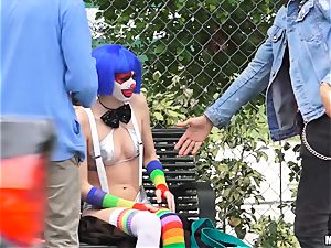 knob lovinТ clown Mikayla Mico plumbing in public
